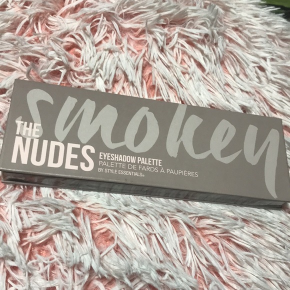 Eyeshadow Palette - Picture 3 of 7